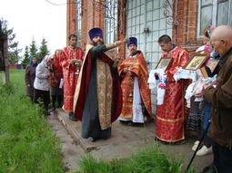 Праздничное богослужение в храме Святой Троицы села Шумшеваши